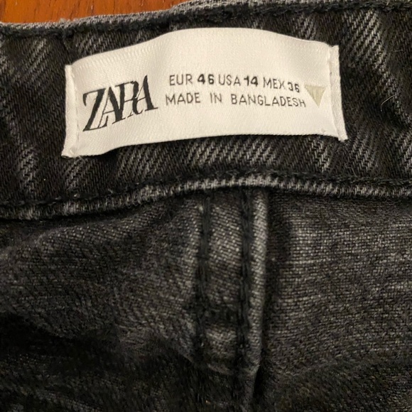 Zara distressed denim high waisted shorts. Black - Picture 3 of 3